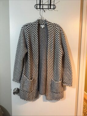 Market & Spruce gray & white Chevron Open-Front sweater jacket